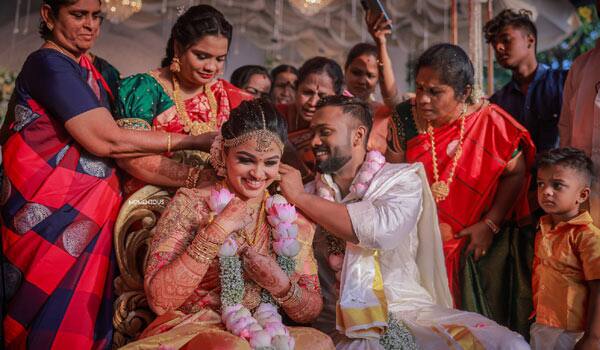 Eruma-saani-fame-director-vijay-got-married