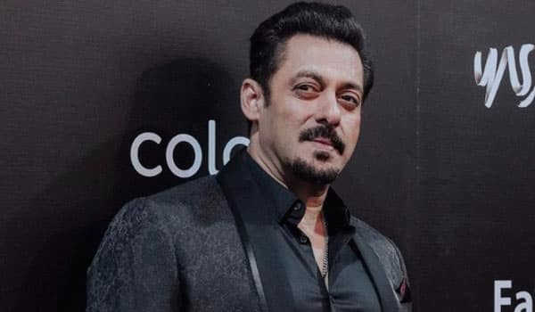 A-woman-expressed-her-desire-to-marry-Salman-Khan-at-a-film-festival