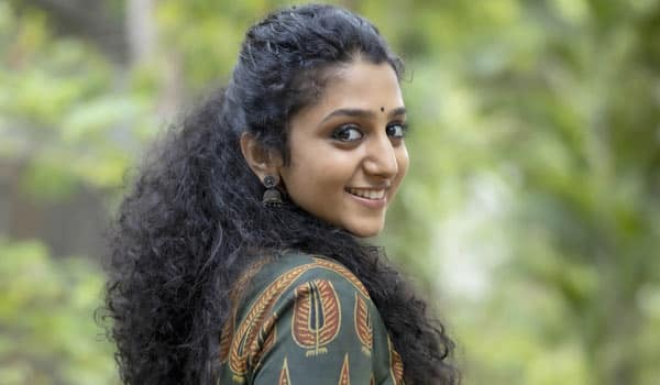 Aarsha-Chandini-debuts-in-Tamil