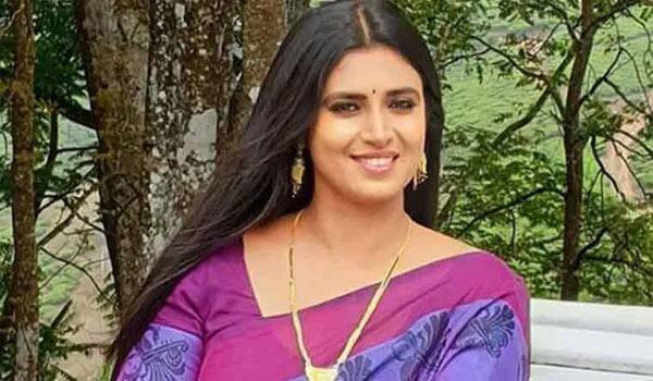 Kasthuri's-response-to-a-netizen-who-asked-about-caste