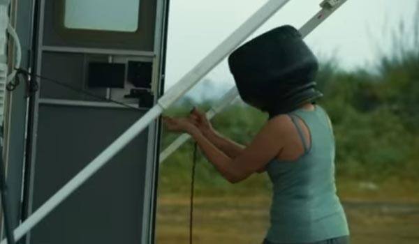 The-actress-acted-with-her-head-stuck-in-the-pot-throughout-the-film