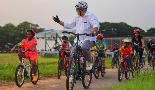 Ajith-enjoyed-cycling-with-the-children
