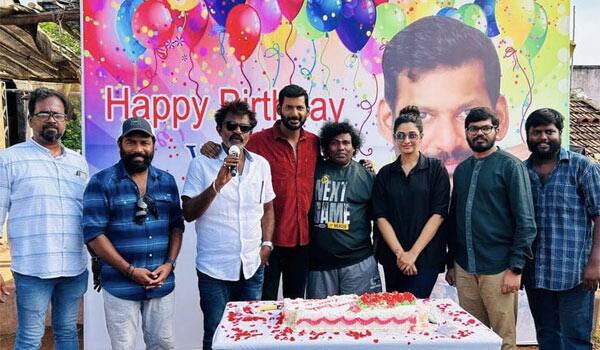 Vishal's-34th-film-first-schedule-wrapped-with-birthday-celebration