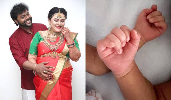 Swetha-blessed-with-twin-baby