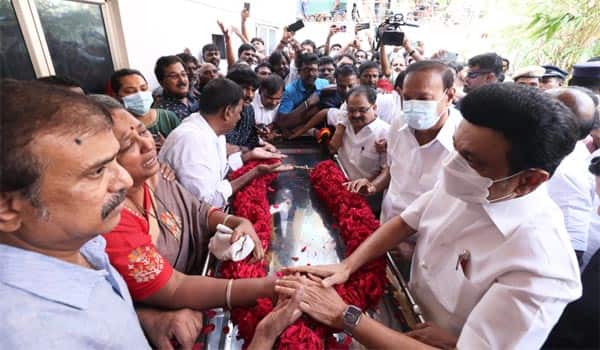 CM-Stalin-pays-tribute-to-Vijayakanth-in-person:-Funeral-with-state-honors