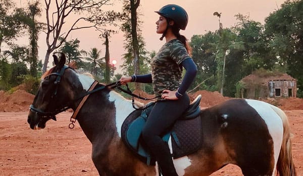 Samyukta-Menon,-who-is-undergoing-equestrian-training