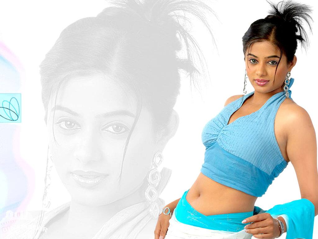 Tamil Actress Wall paper priyamani