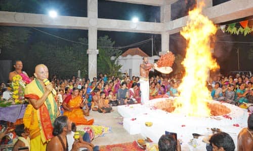 Dinamalar: Mahamaham 2016 Pepper Yagam to Prathyangira Devi | சாணார்பட்டி  அருகே பிரத்தியங்கிரா தேவிக்கு மிளகாய் யாகம் | Mahamaham 2016 | Mahamaham |  Temple City | Festival of Mahamaham | Mahamaham ...