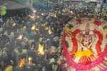 கரூர் மாரியம்மன் கோவிலில் வைகாசி திருவிழா : குவிந்த பக்தர்கள் 