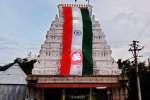 சுதந்திர தின விழா: காளஹஸ்தி சிவன் கோயில் கோபுரத்தில் தேசிய கொடி